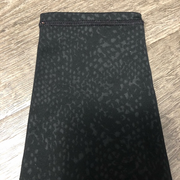 Athleta black snake print leggings - size xs - Picture 4 of 5